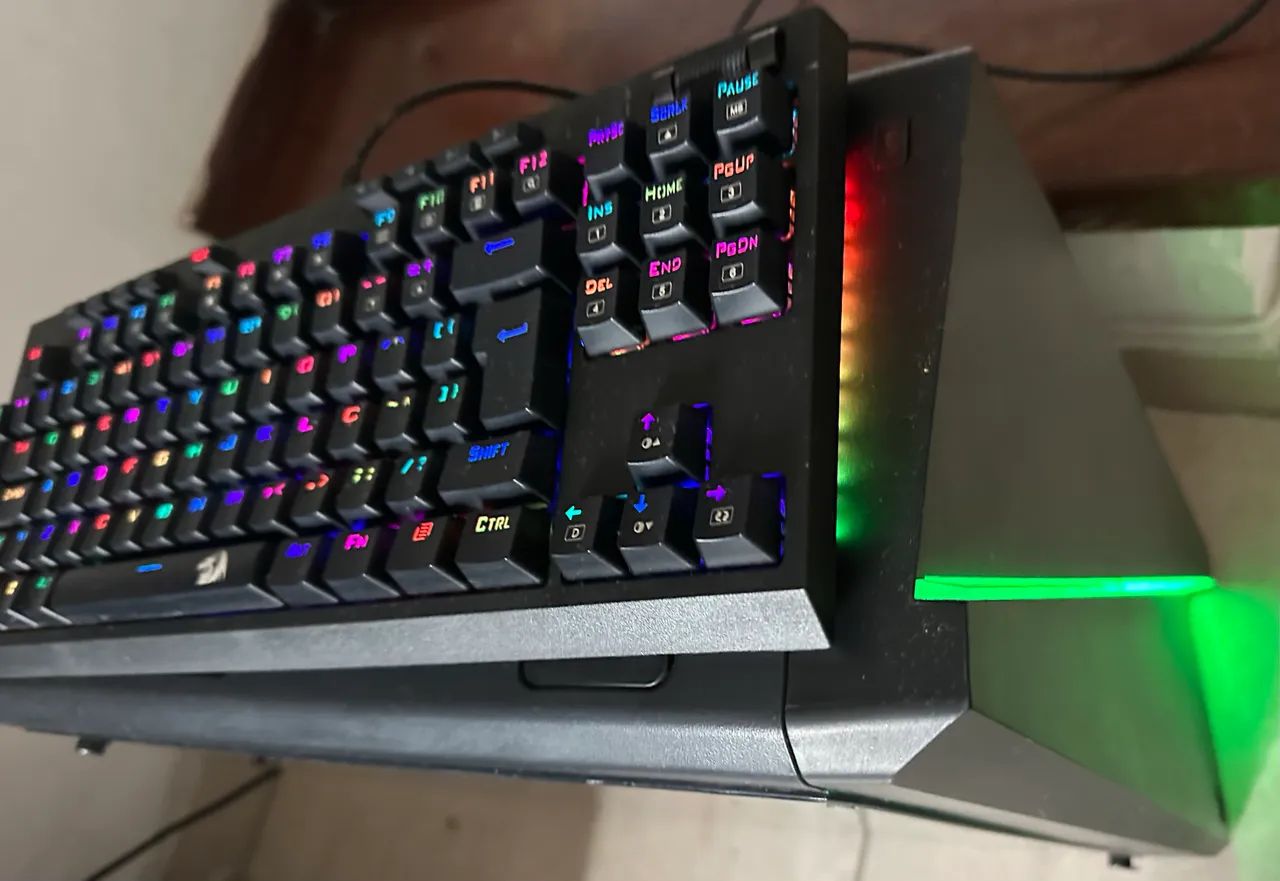PC Gamer Ryzen 3 3200G + Teclado Mecânico BroadSword PRO | SSD | Excelente Estado - Foto 3