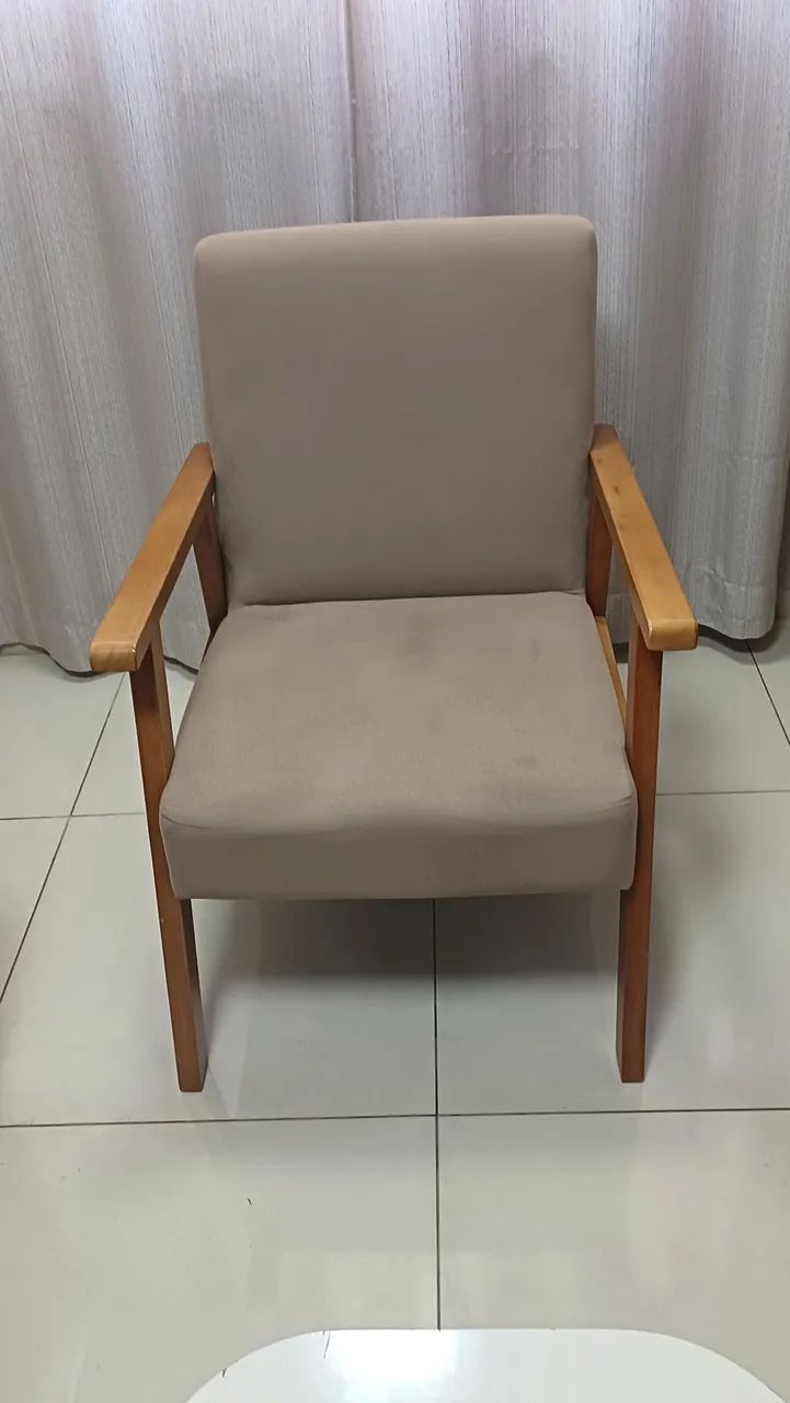 Cadeira em Tecido Marrom Suede