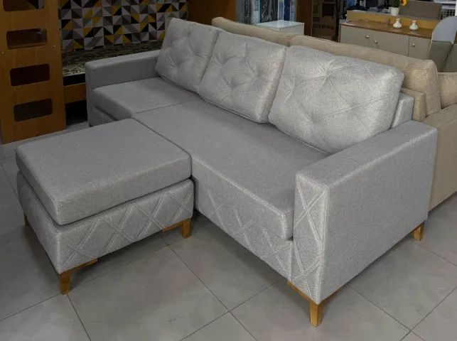Sofá Living Serena 2,40m com Puff Linho D33 