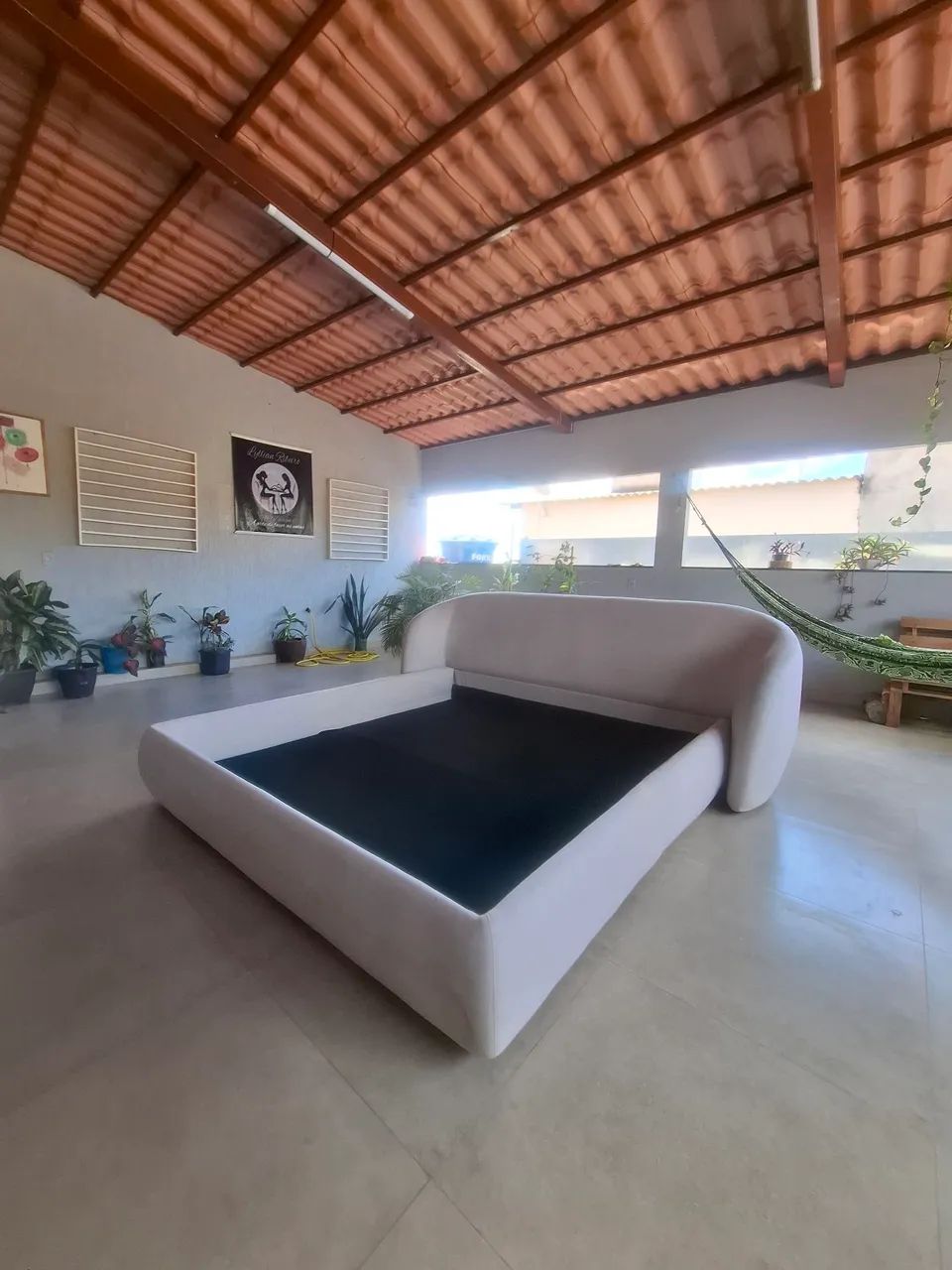 Vendo cama super King planejada,está sem o colchão. - Foto 2
