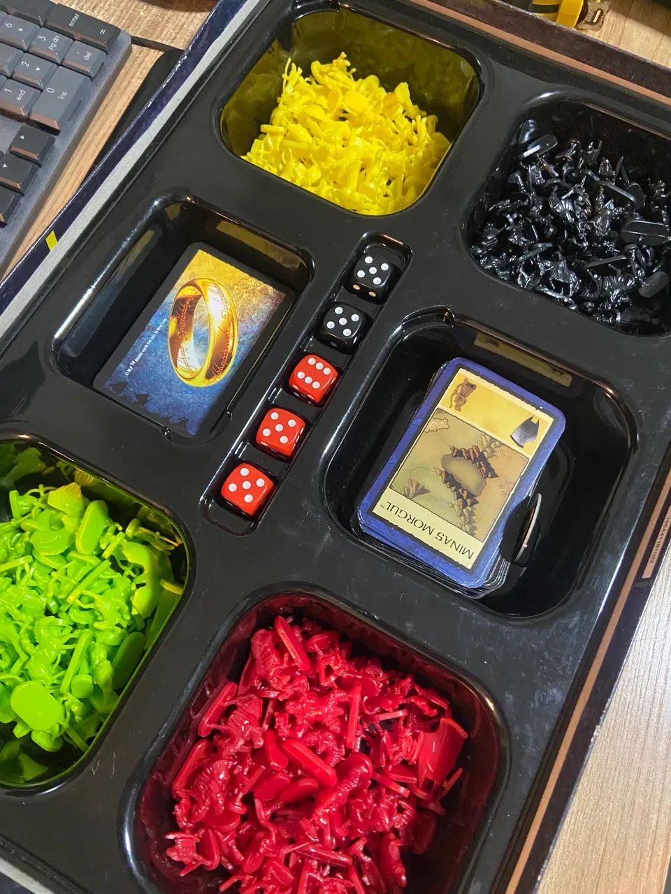 Jogo de Tabuleiro Risk: O Senhor dos Anéis (Edição Especial) - Completo! - Foto 5
