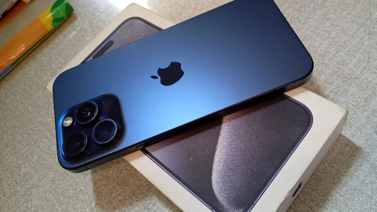 IPHONE 15 pro max 256GB bateria 89%! Todo original - Celulares e