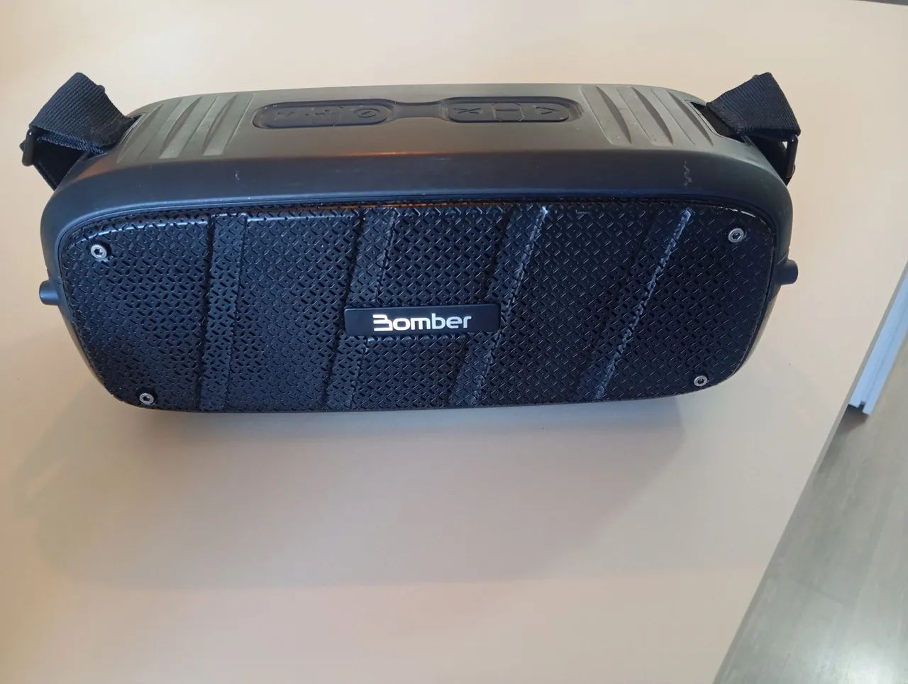 Caixa de som Bluetooth Bomber 