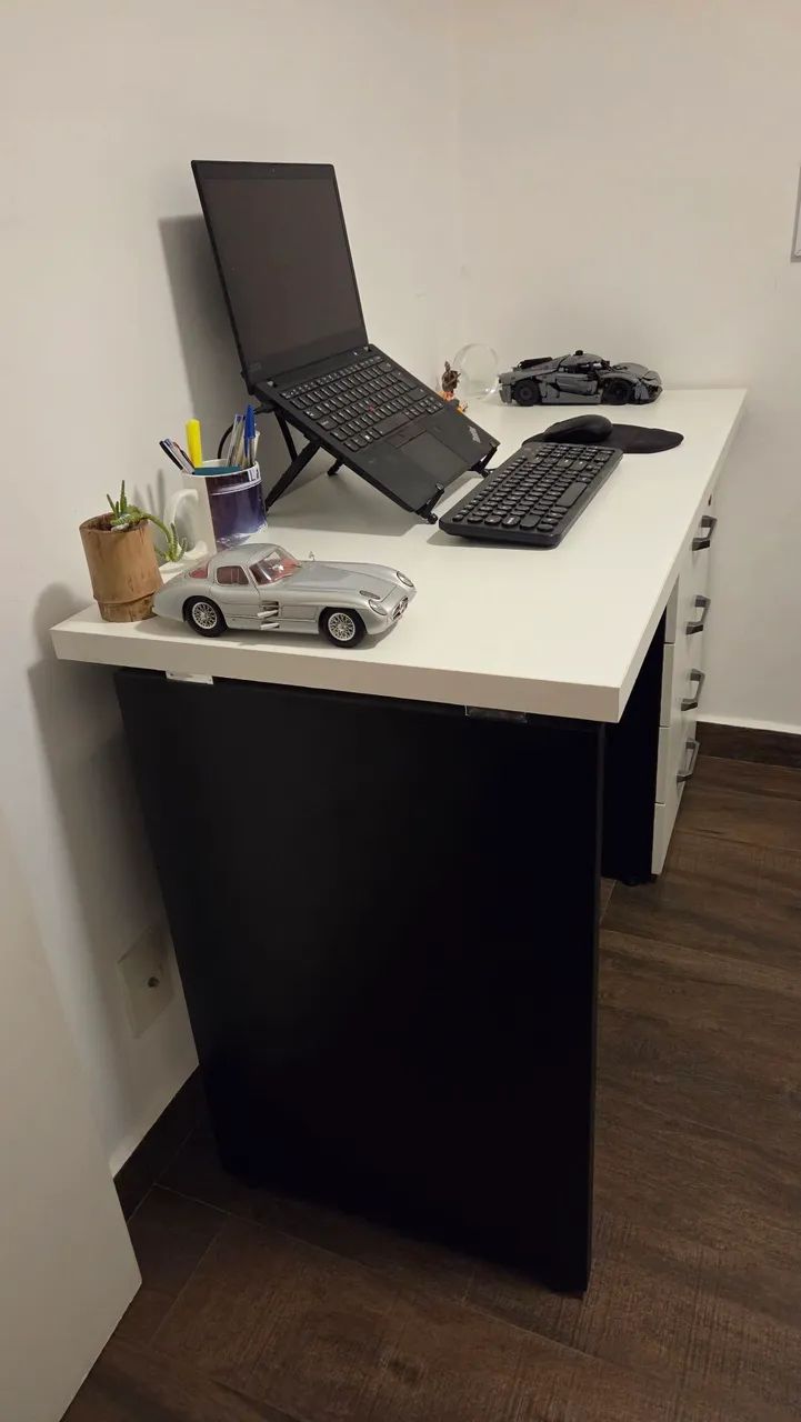 Escrivaninha  com gavetas / Mesa de Trabalho - Foto 3