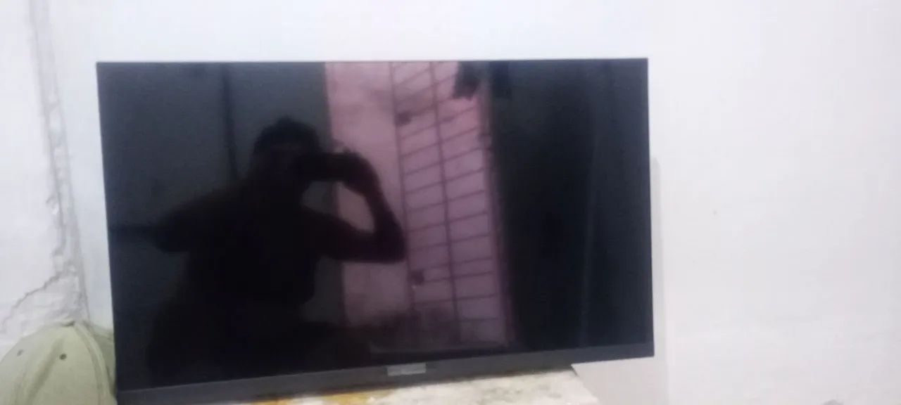 Veno uma Tv smart ( LG) 32 polegadas por 650,00 Reis com 9 meses de uso com documentação.