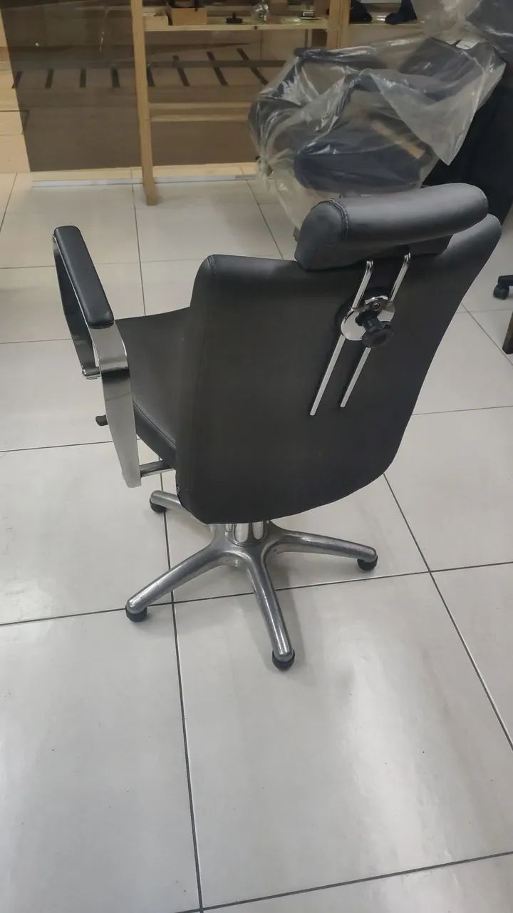 Vendo cadeira hidráulica para estética  - Foto 2