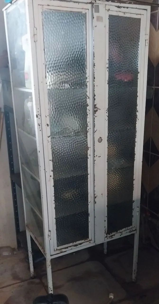 Armário vitrine ou em vidro 