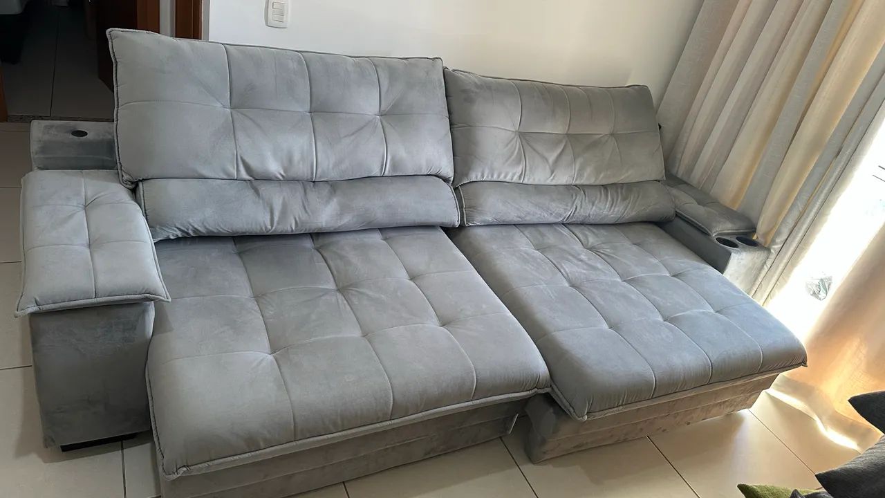 Sofá Retrátil e Reclinável 2,60 m Cinza com Porta-Copos - Excelente Estado - Foto 3