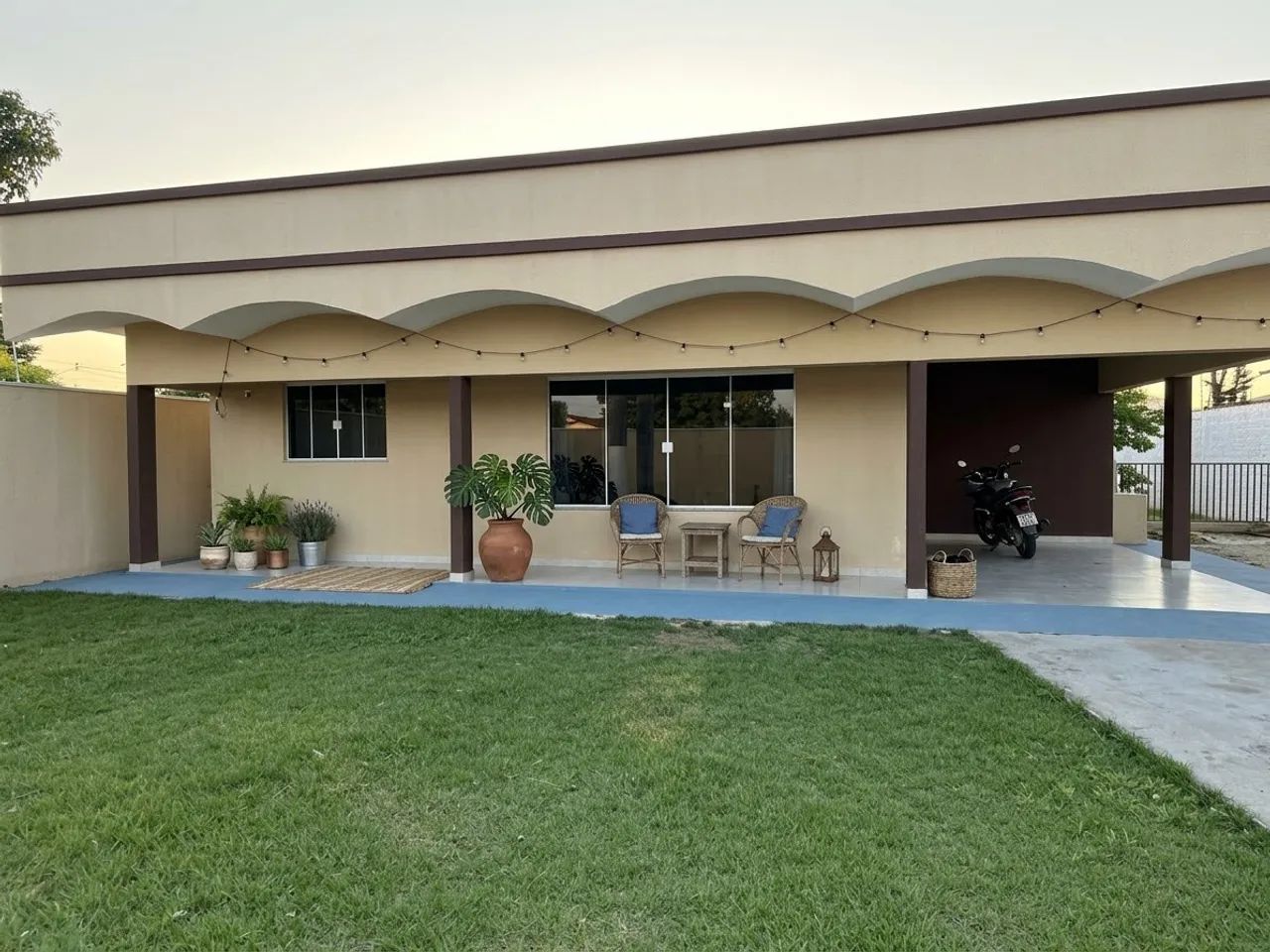 Vendo Casa ampla com 3 quartos sendo 2 suítes