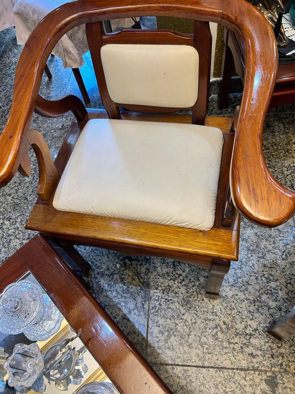 ? VENDO LINDO CONJUNTO EM MADEIRA MACIÇA - MOGNO ? - Foto 3