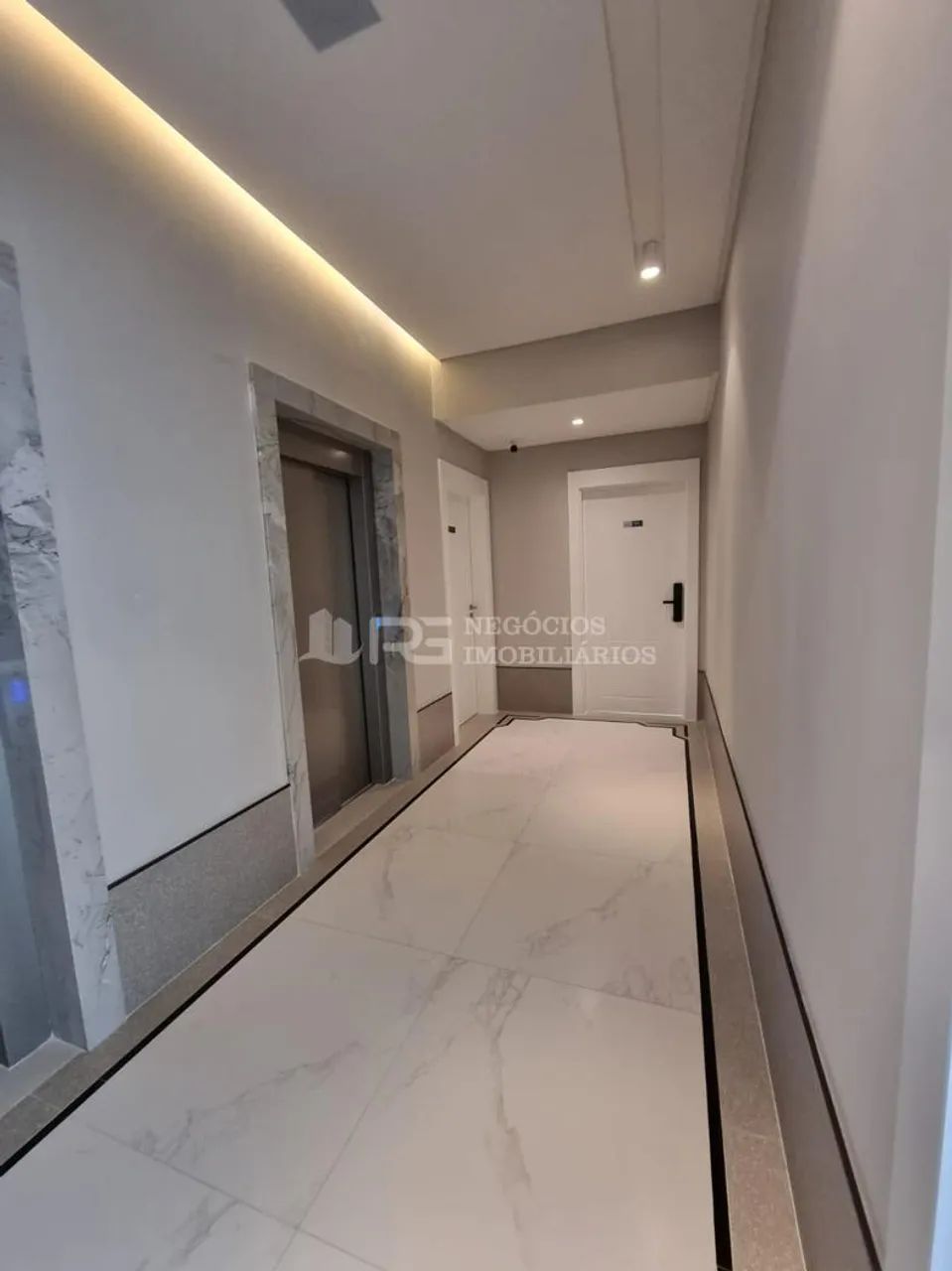 SALA COMERCIAL PARA VENDA EM MEIA PRAIA - Foto 2