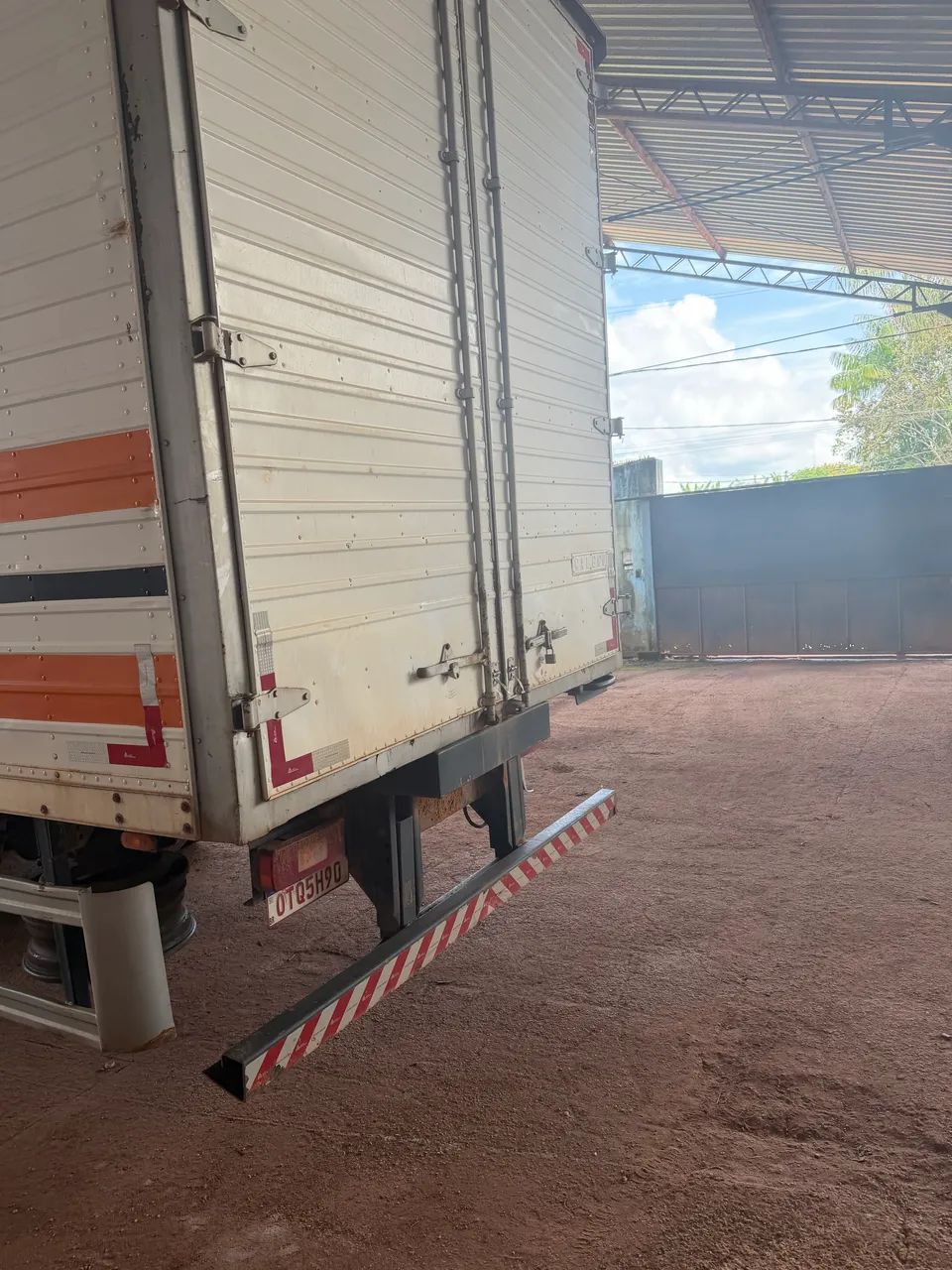 Vendo caminhão volvo truck 270 baú  - Foto 3