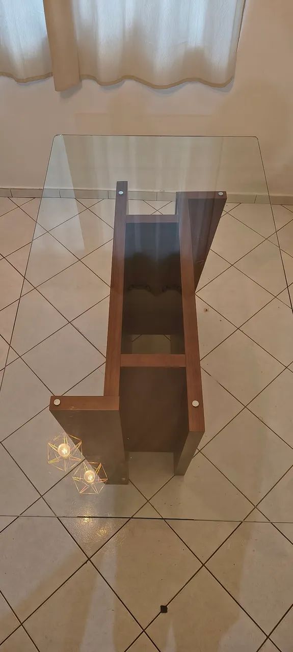 Mesa de jantar com tampo de vidro em ótimo estado. - Foto 4