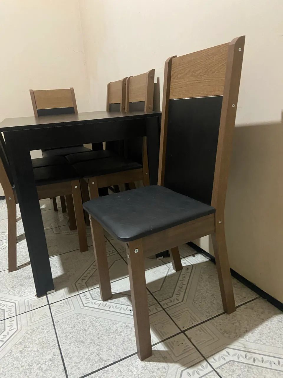 Conjunto de Mesa de Jantar com 6 Cadeiras - Preto e Madeira - Foto 3