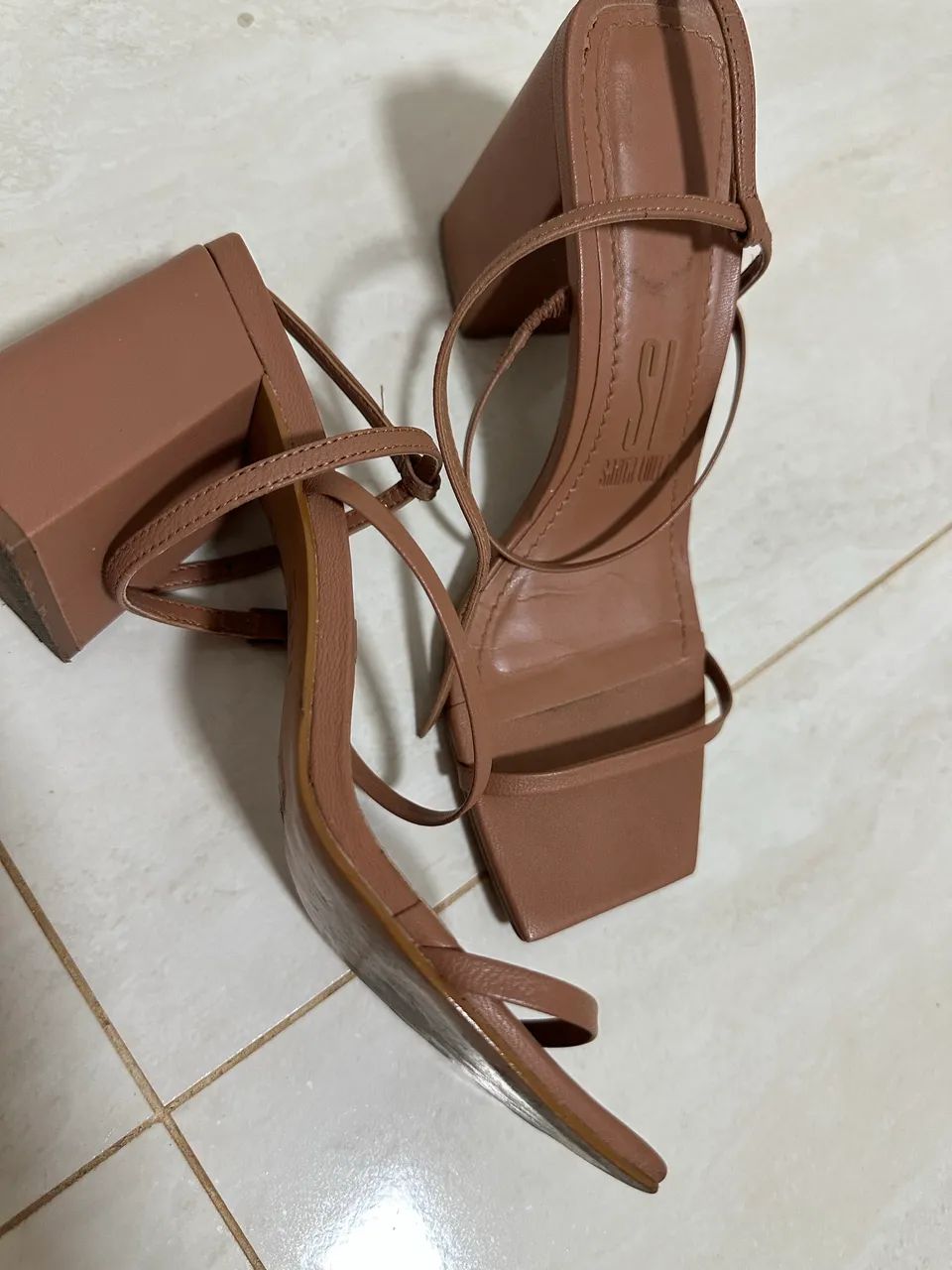 SAPATOS semi novos  - Foto 4