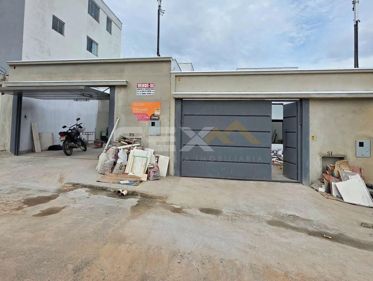 Casa à Venda com 03 Quartos no Bairro Fábio Notini em Divinópolis MG.
