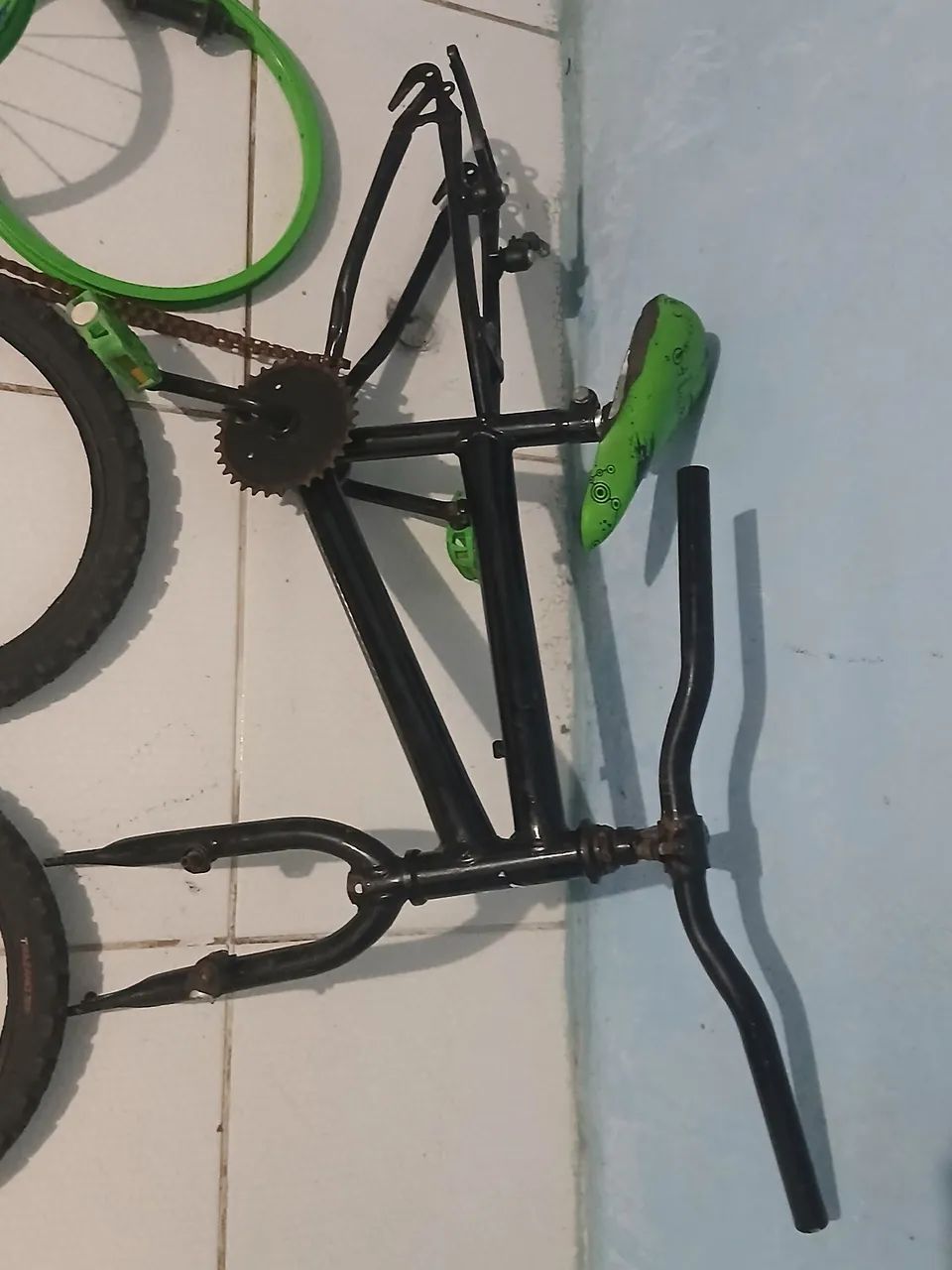 Quadro, dois pneus usados é dois aros velhos - Foto 3