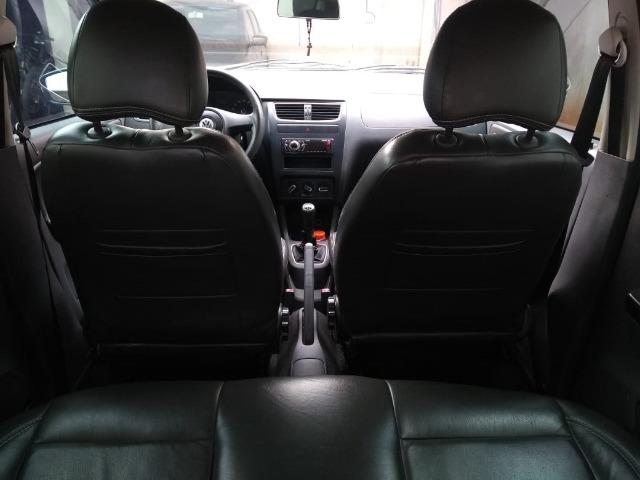 Volkswagen FOX 2011/2012 - 1.0 - Flex - 4P - Manual - Prata - Foto 11