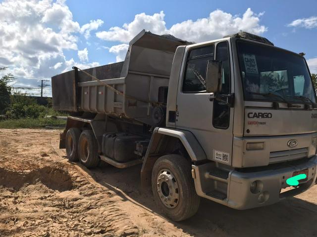 Caminhão FORD 2422 (Caçamba)