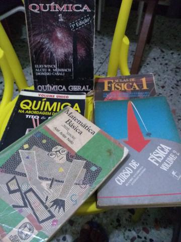 Conjunto de livros para concurseiros e vestibulandos