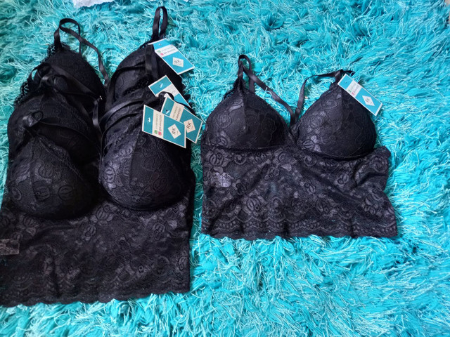 Cropped renda com ajuste na alça 