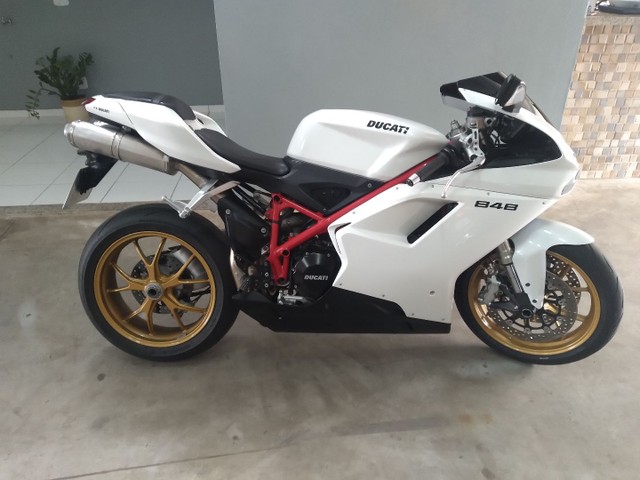 DUCATI 848