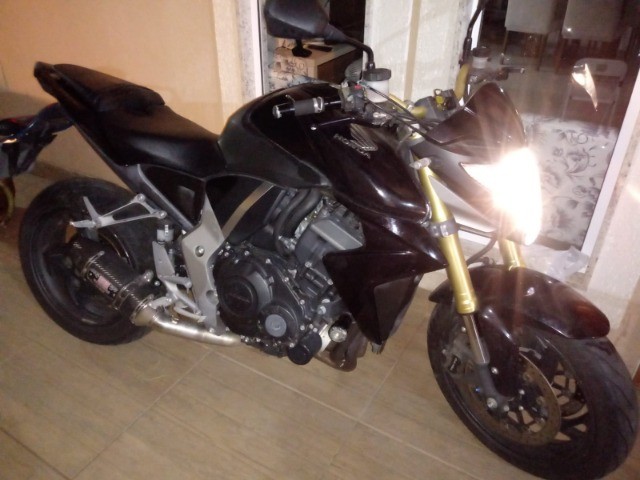 MOTO CB 1000R