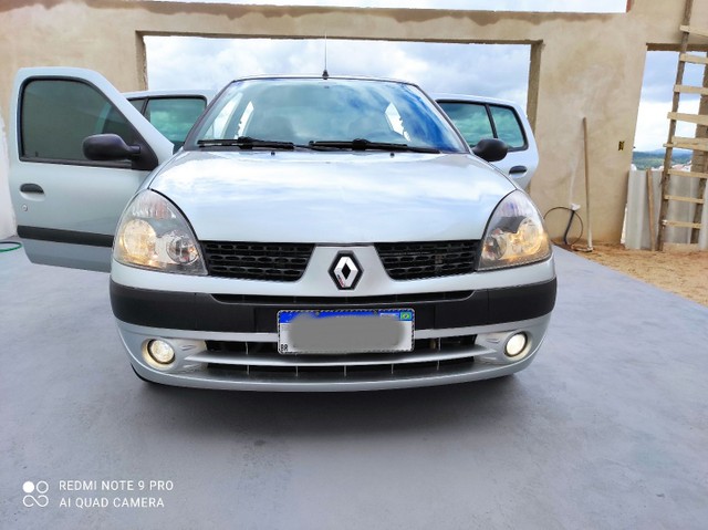 VENDO CLIO SEDAN