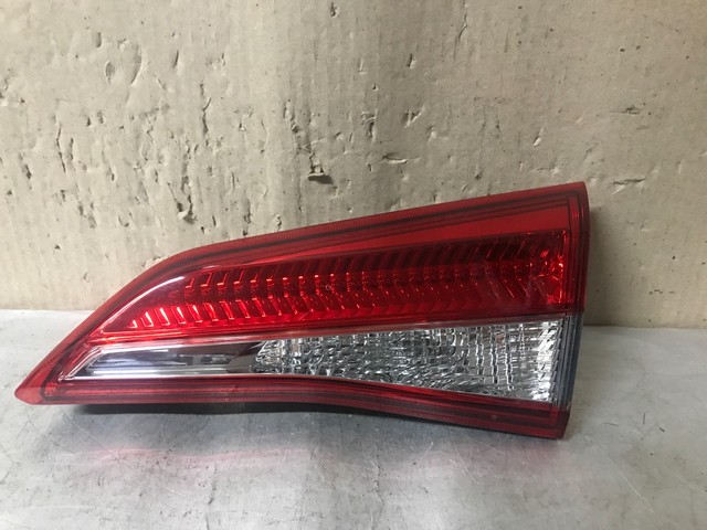 Lanterna Toyota Yaris (tampa traseira )sem led