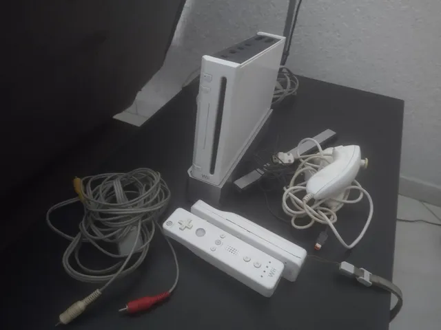 Console - Nintendo Wii U Desbloqueado + 1 jogo ( USADO ) - Rodrigo