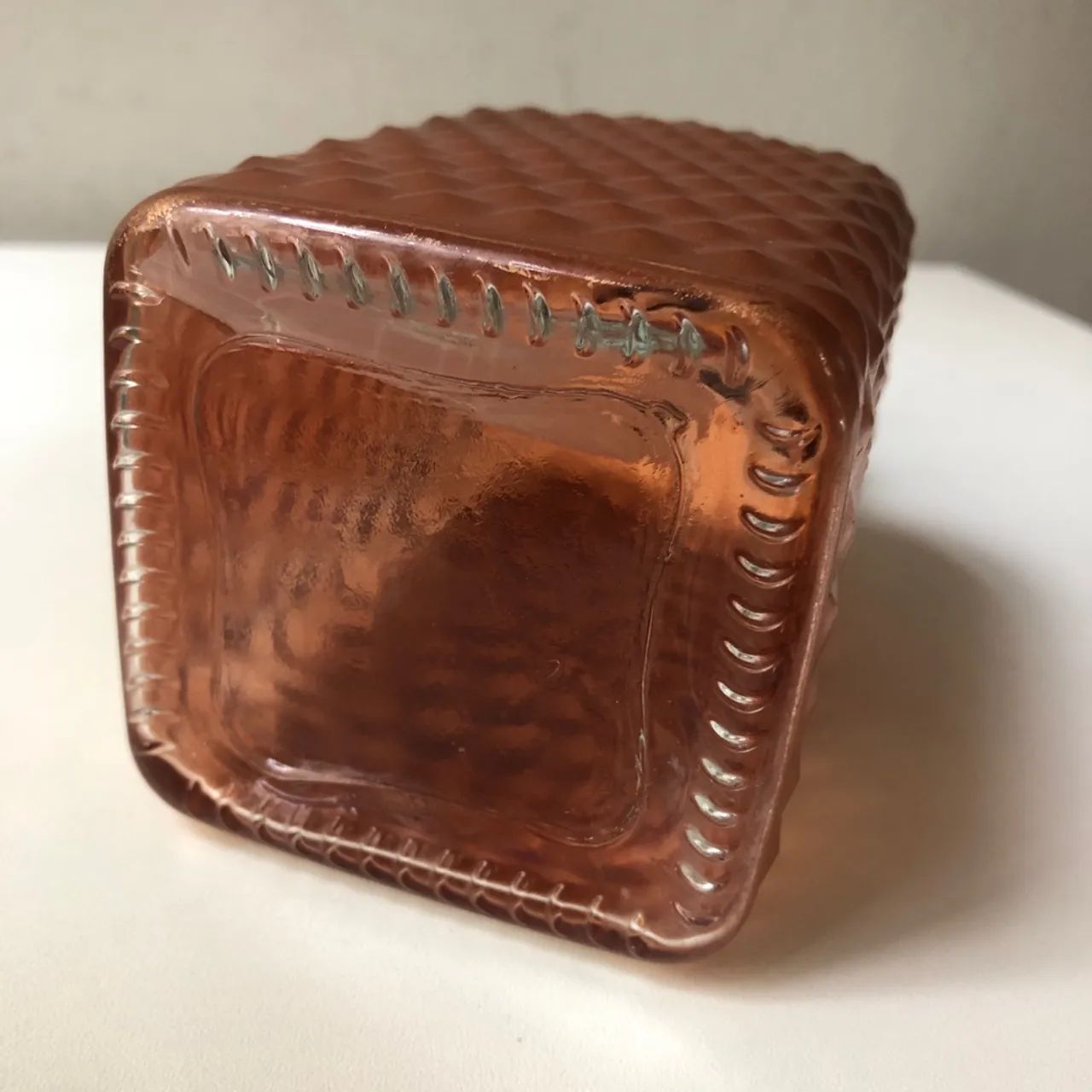 Porta sabonete líquido em vidro texturizado cobre e dourado - Foto 4