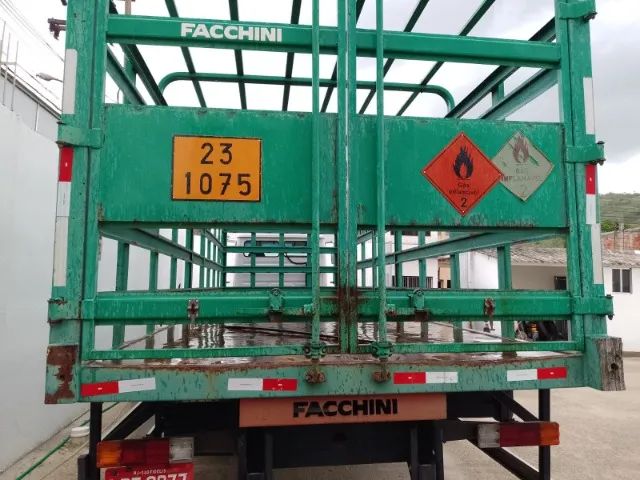 Carroceria gaiola transporte de gás botijão P13 - Foto 5