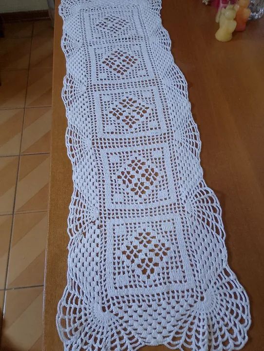 Caminho de Mesa Crochê Branco, 88 CM E SEM USO  - Foto 3