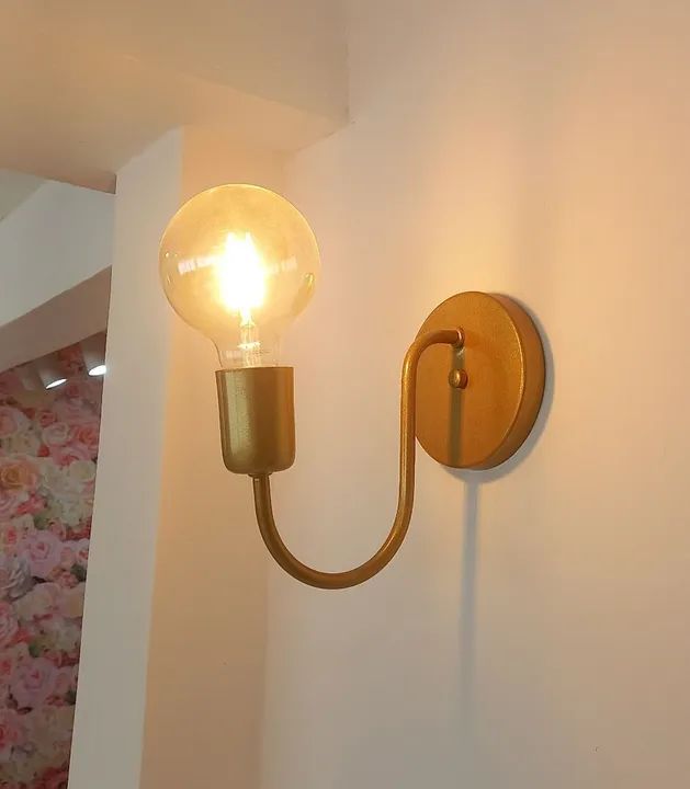 Conjunto com 4 arandelas douradas com lampadas