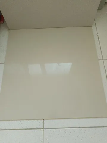 Porcelanato Monocolor Bege Acetinado Borda Reta Interno 83x83cm