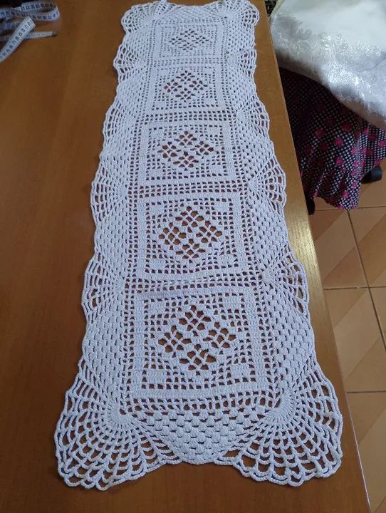 Caminho de Mesa Crochê Branco, 88 CM E SEM USO 