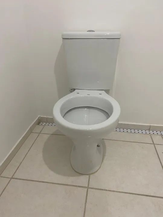 Vaso sanitário com caixa acoplada - Foto 3