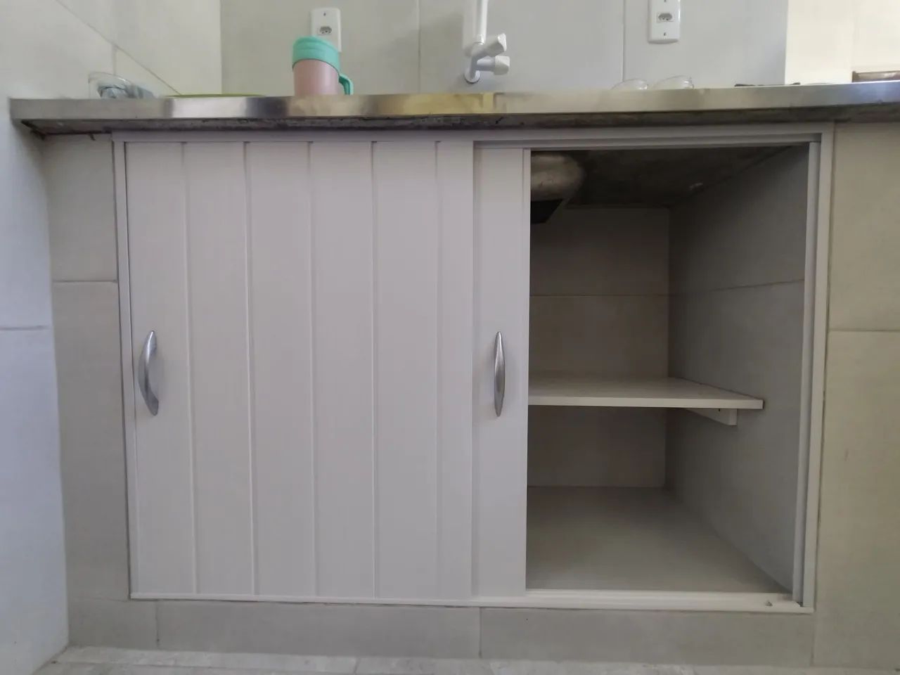 Armário de PVC com prateleira de madeira MDF  - Foto 3