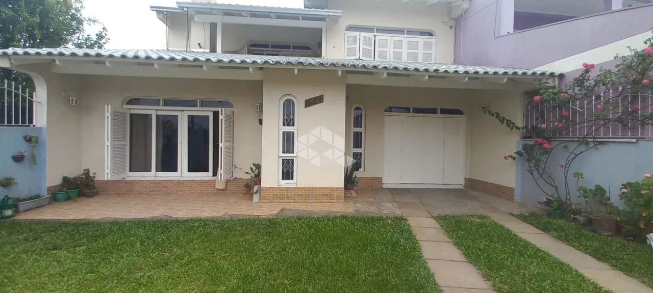 Casa/sobrado com 2 andares, 3 dormitorios e piscina