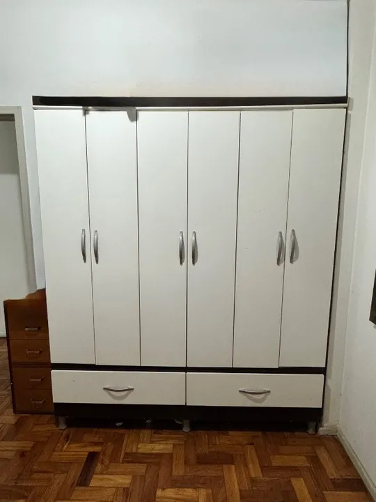 ARMÁRIO com 3 portas e 2 gavetões 