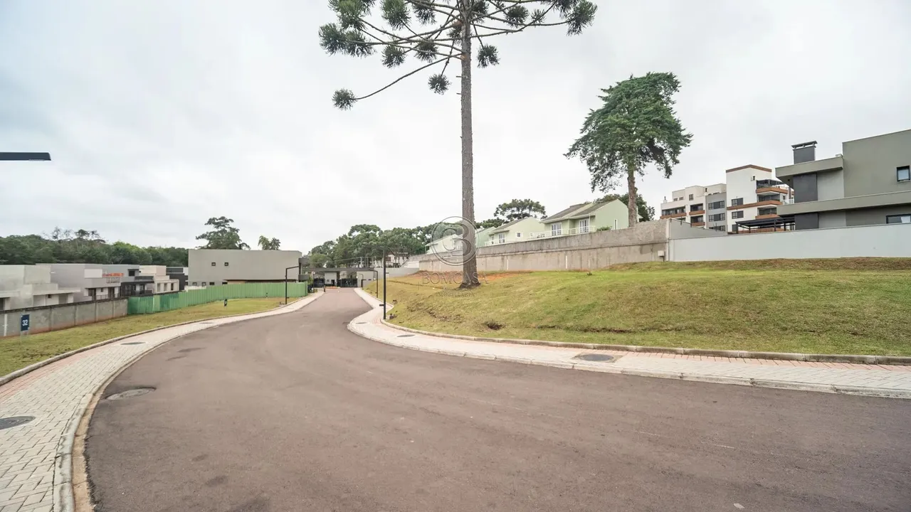 TERRENO à venda com 303.33m² por R$ 1.152.654,00 no bairro Santo Inácio - CURITIBA / PR
