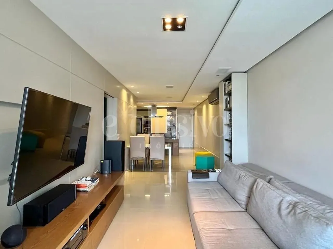Apartamento para Venda em Florianópolis, Centro, 3 dormitórios, 1 suíte, 4 banheiros, 3 va
