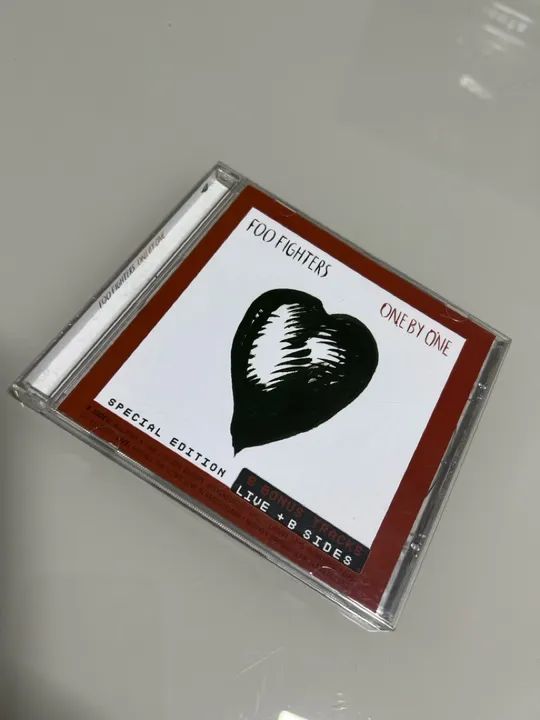 FOO FIGHTERS - ONE BY ONE SPECIAL EDITION