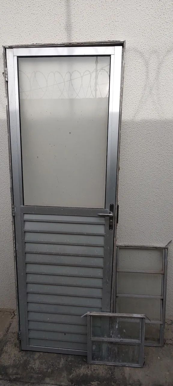 Aluminum Door and Tilting Windows with Glass