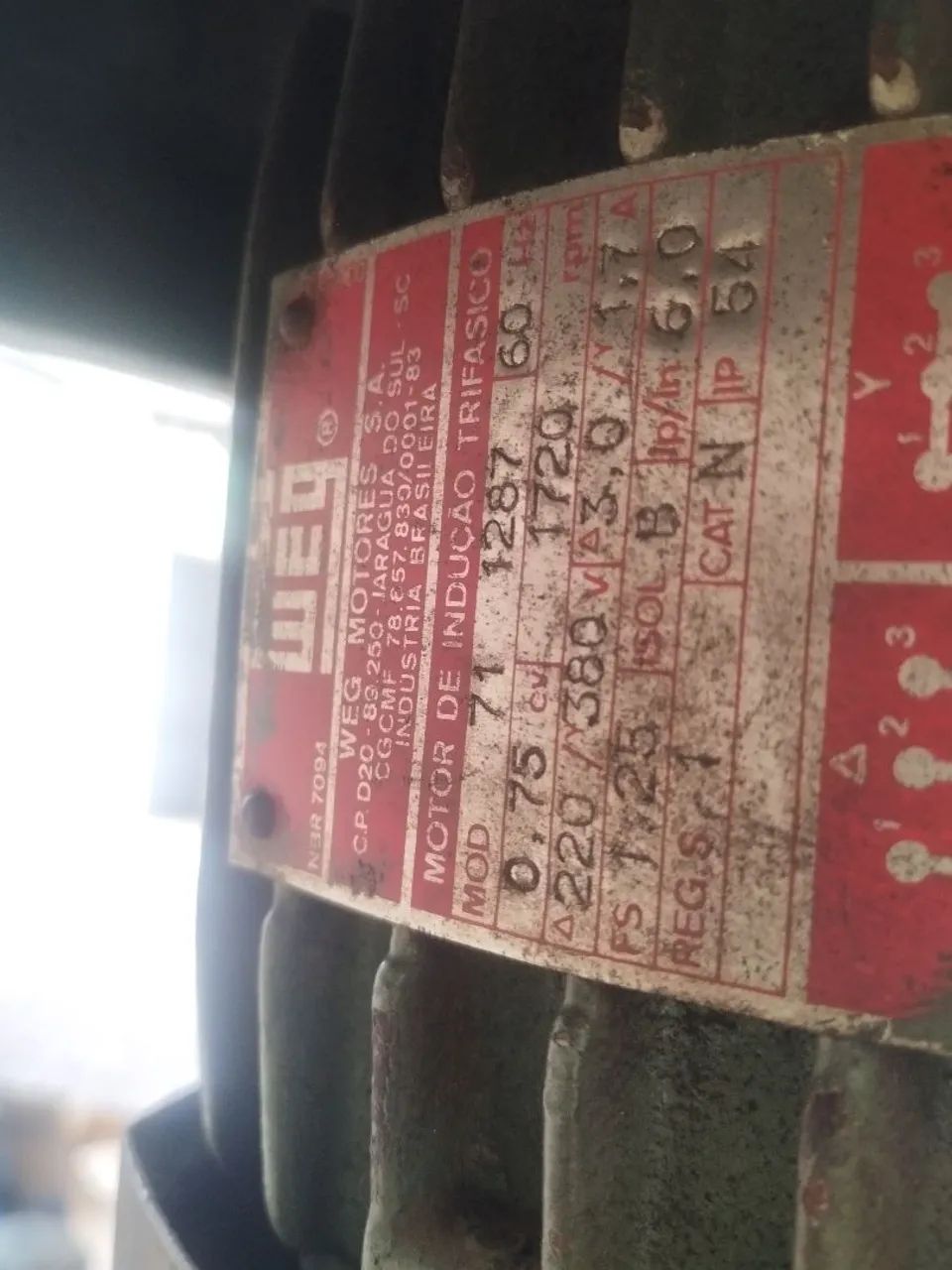 Furadeira de mesa trifásico pouco usada - Foto 4