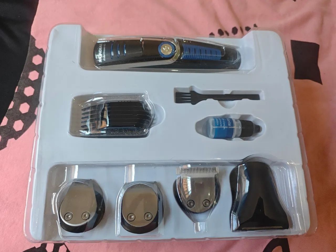 Máquina de cortar cabelo, nova e com todos os acessórios, usada 1x