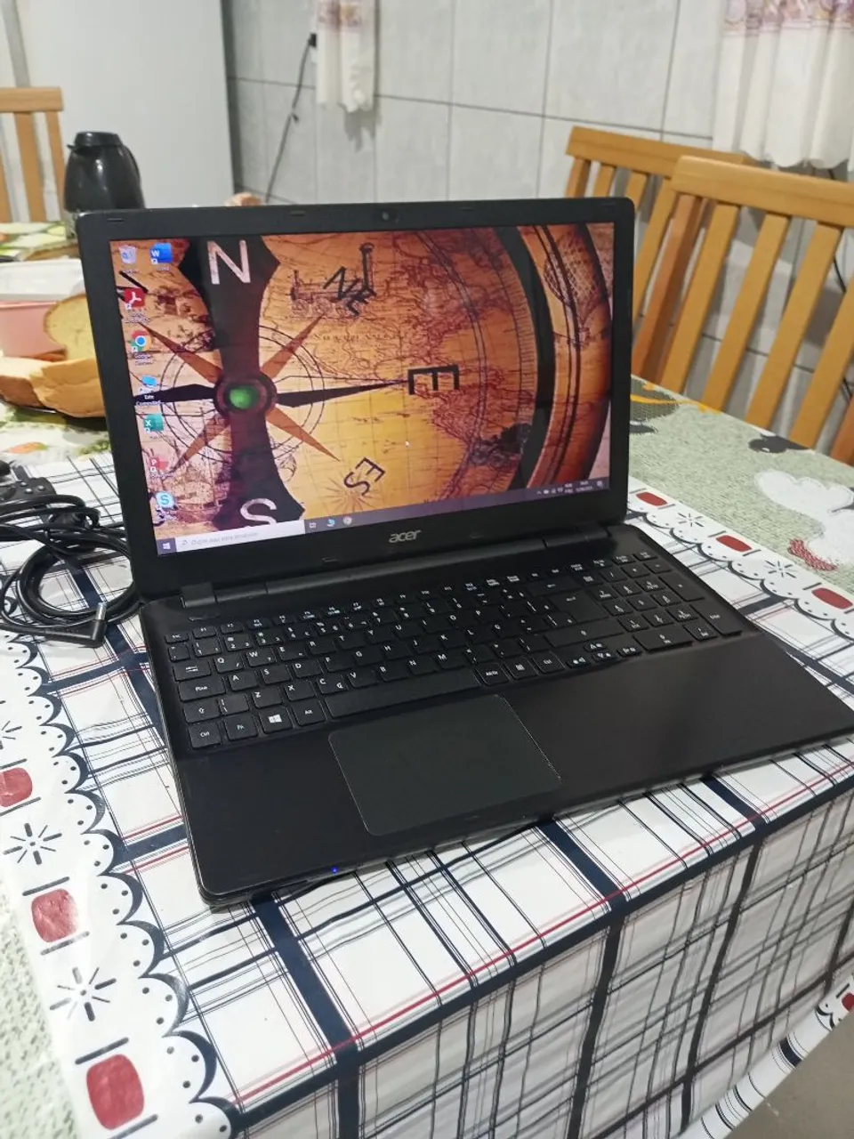 Notebook Acer i3 com 8gb memória, ssd240gb, bateria ok, teclado novo, carregador original.