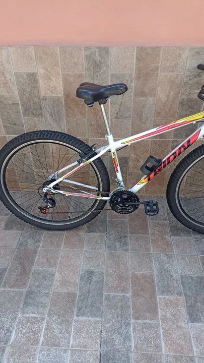 2 Bikes 18 marchas! Impecável!!! R$ 1.400,00