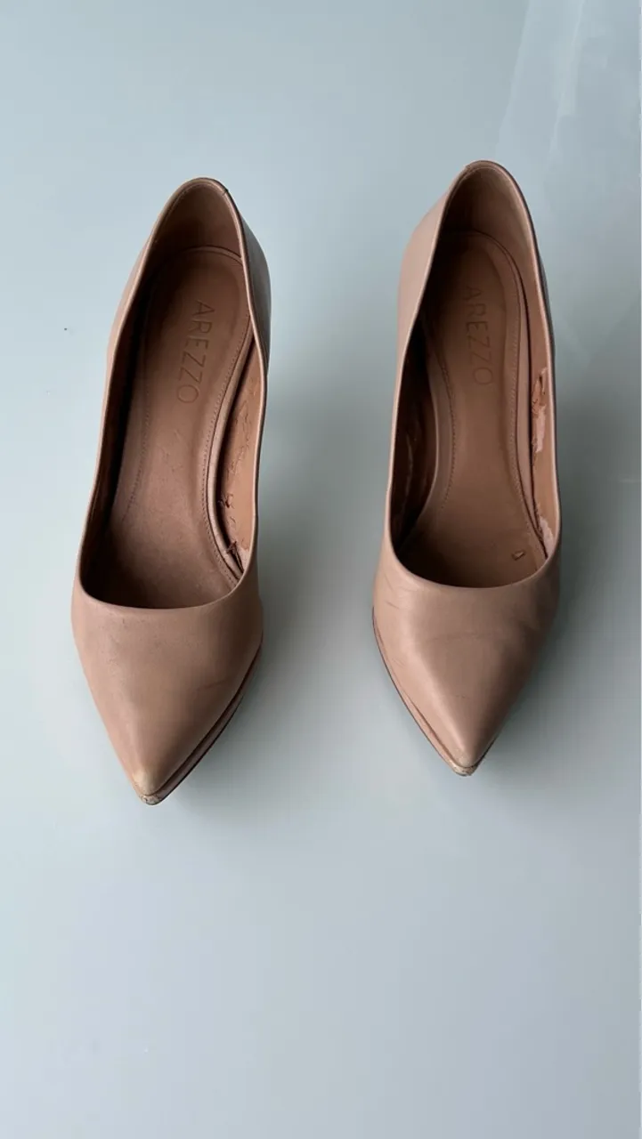 Scarpin Arezzo Bege