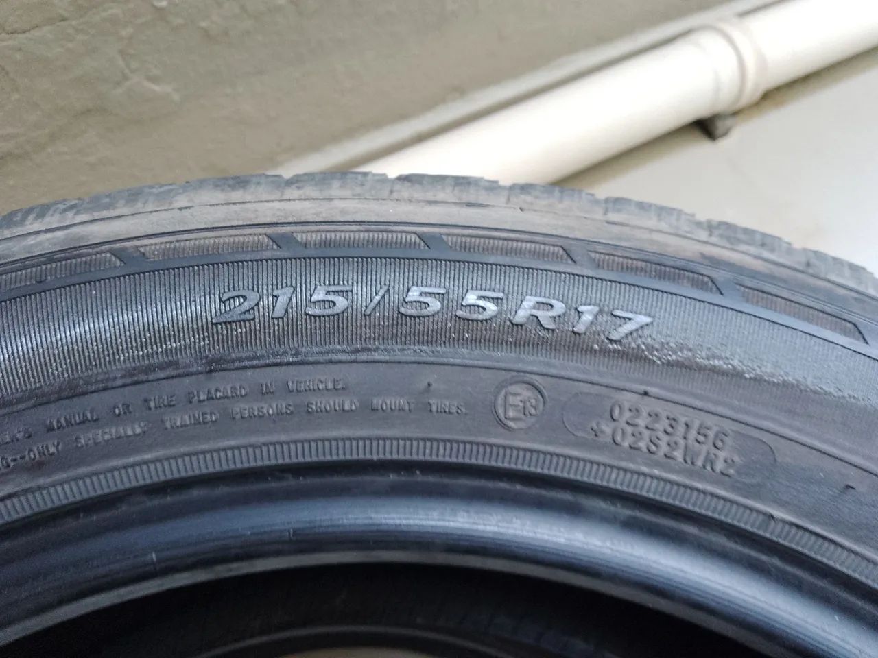 Pneu Goodyear 215x55 r17 par 300.00 - Foto 5